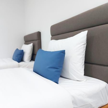 Airobedz Makati - A Value Hotel Manila Kültér fotó