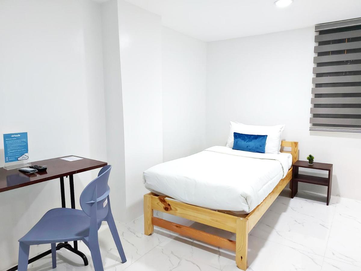 Airobedz Makati - A Value Hotel Manila Kültér fotó