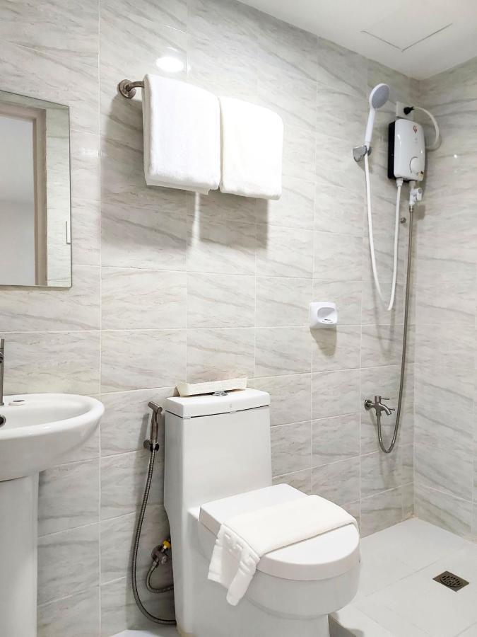 Airobedz Makati - A Value Hotel Manila Kültér fotó