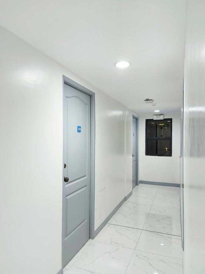 Airobedz Makati - A Value Hotel Manila Kültér fotó