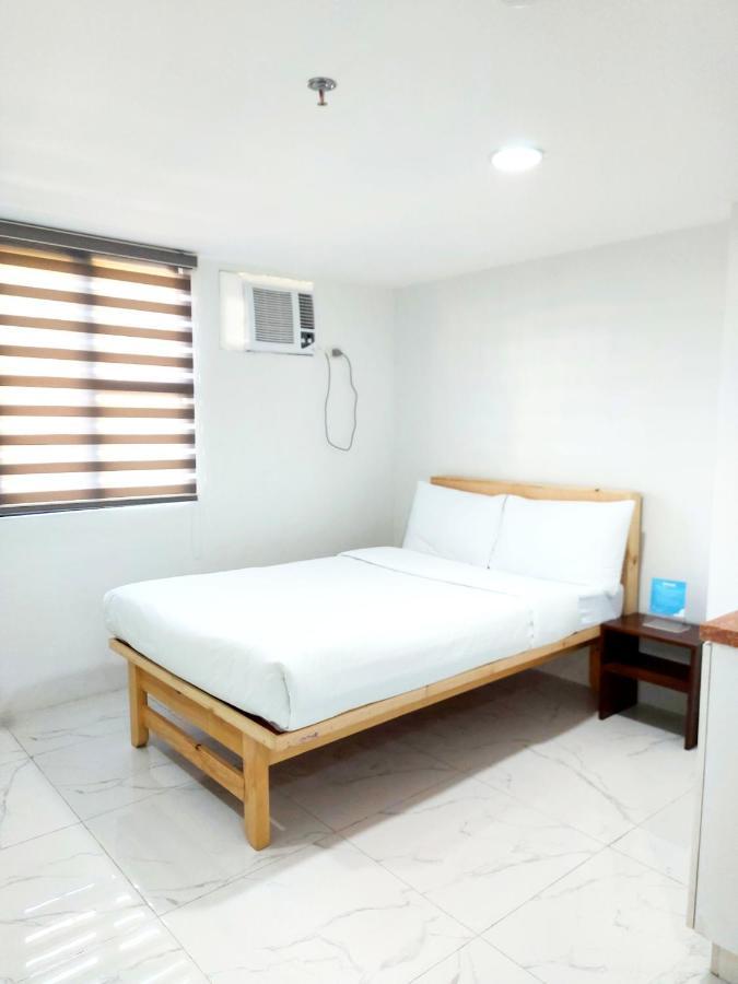Airobedz Makati - A Value Hotel Manila Kültér fotó