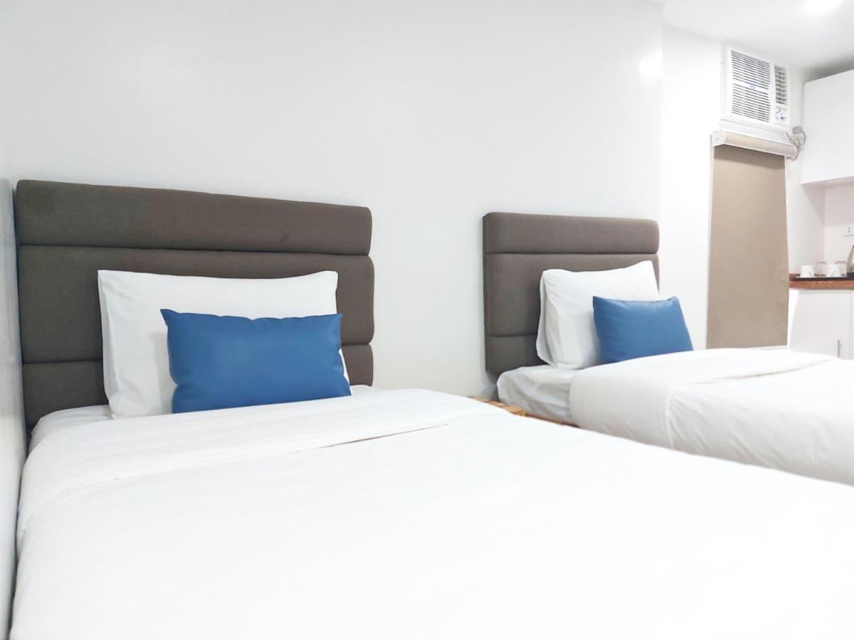Airobedz Makati - A Value Hotel Manila Kültér fotó