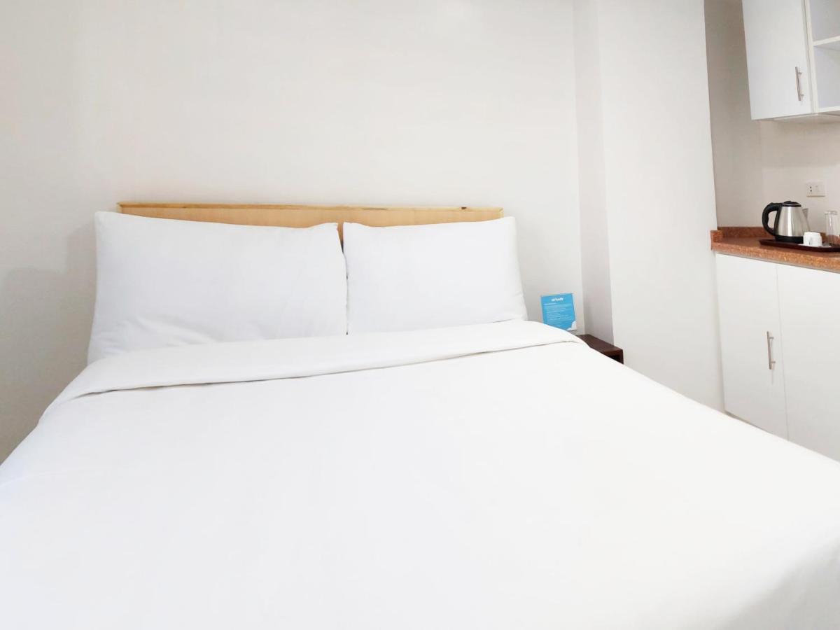Airobedz Makati - A Value Hotel Manila Kültér fotó