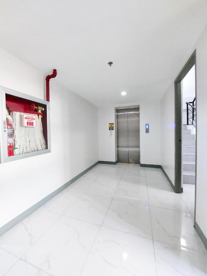 Airobedz Makati - A Value Hotel Manila Kültér fotó